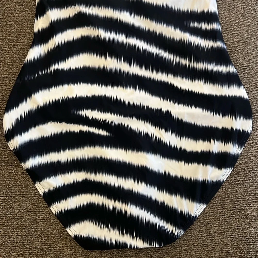 Contours By Coco Reef Zebra Twist Plunge Halter One Piece Swimsuit Size … - Picture 8 of 16